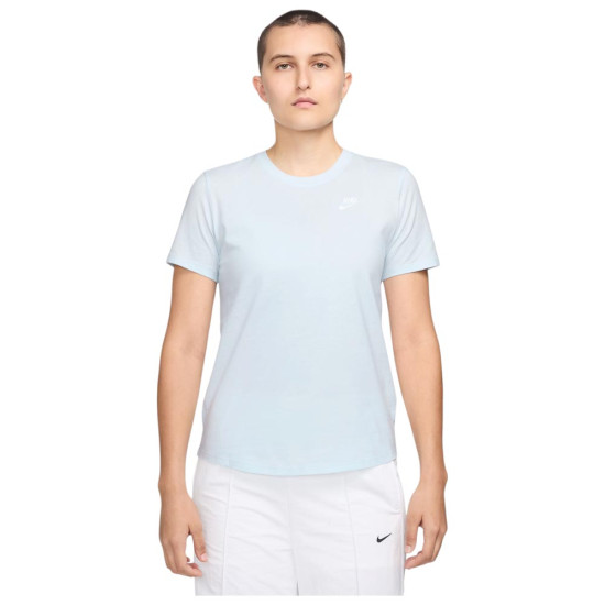 Nike Γυναικεία κοντομάνικη μπλούζα Sportswear Club Essentials Nike Γυναικεία κοντομάνικη μπλούζα Sportswear Club Essentials